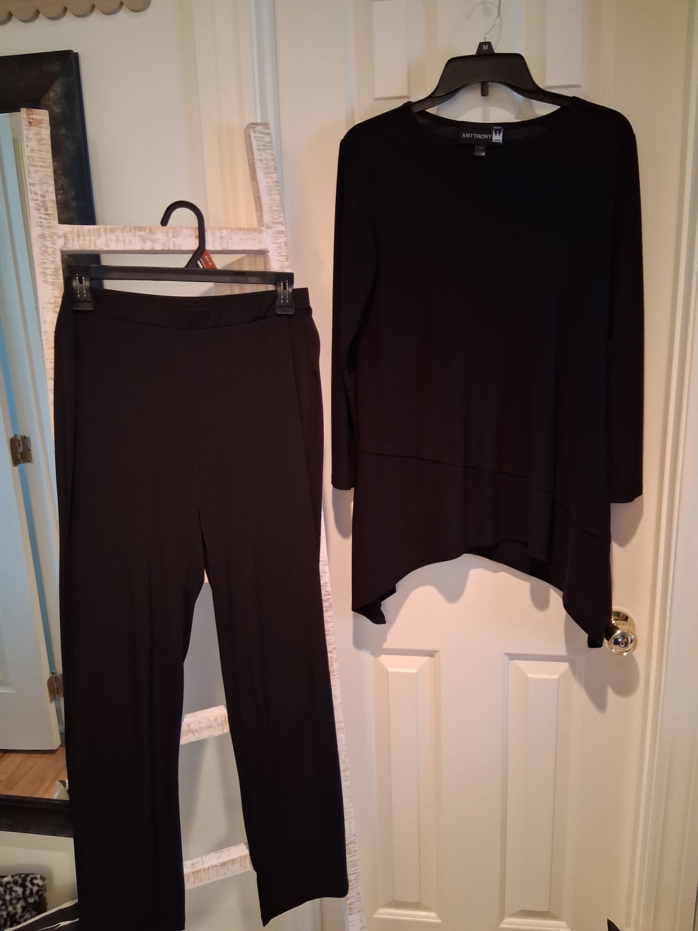 Antthony Black Straight-Leg Pants with Asymmetrical Tunic Set